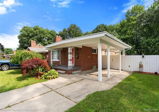 Photo 2 of Single family home for sale at 22101 Mauer St, Saint Clair Shores, MI 48080 | MLS# 20261050460 | Listing updated on 2026-09-06