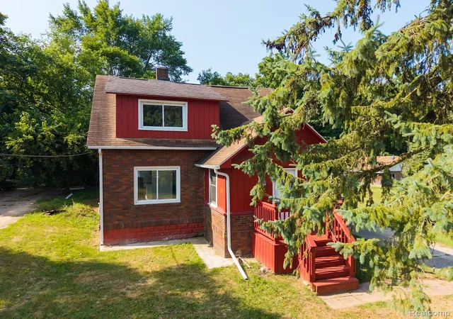 Photo 3 of Single family home for sale at 1292 Howard St N, Mount Morris, MI 48458 | MLS# 20261050467 | Listing updated on 2026-08-25