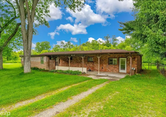 Photo 4 of Single family home for sale at 6406 Lapeer Rd, Clyde, MI 48049 | MLS# 58050213638 | Listing updated on 2026-09-01