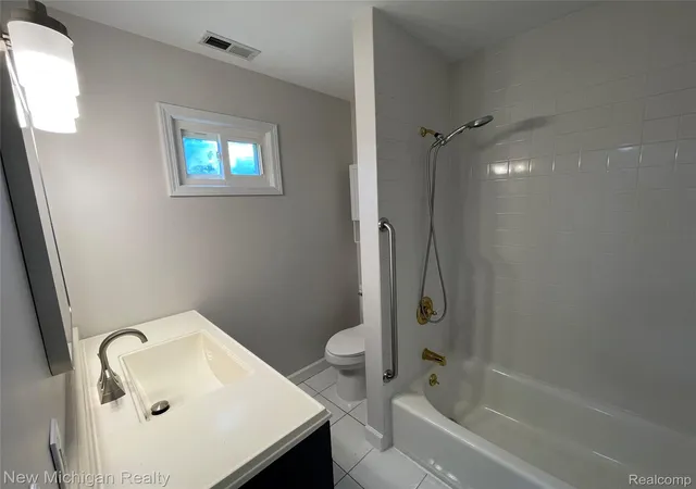 16th image of 160 Chopin St, Troy, MI 48083 | MLS# 20261050484