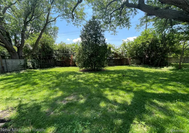 3rd image of 160 Chopin St, Troy, MI 48083 | MLS# 20261050484
