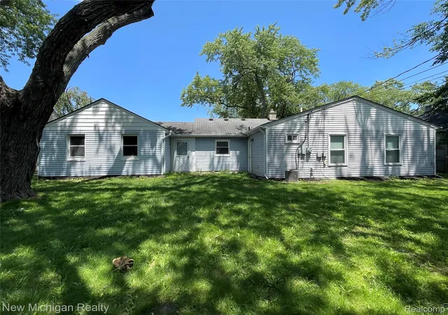 5th image of 160 Chopin St, Troy, MI 48083 | MLS# 20261050484