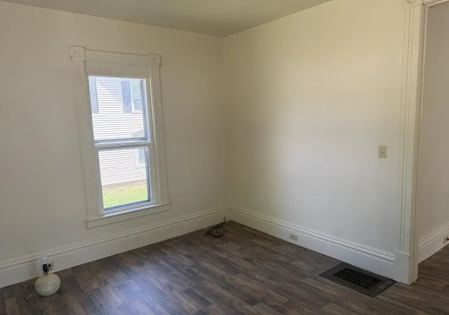Photo 4 of Single family home for sale at 814 N Clinton St, Albion, MI 49224 | MLS# 55026033497 | Listing updated on 2026-09-10