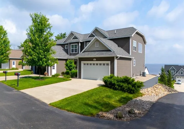Photo 1 of Single family home for sale at 4876 W Houghton Lake Dr, Roscommon Township Roscommon, MI 48629 | MLS# 77080070578 | Listing updated on 2026-07-09