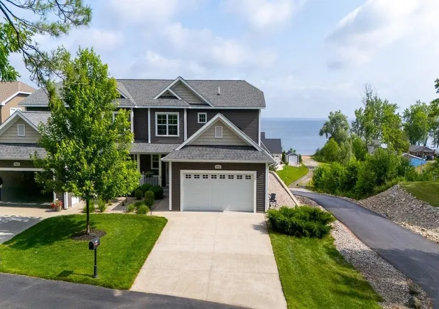 Photo 2 of Single family home for sale at 4876 W Houghton Lake Dr, Roscommon Township Roscommon, MI 48629 | MLS# 77080070578 | Listing updated on 2026-07-09