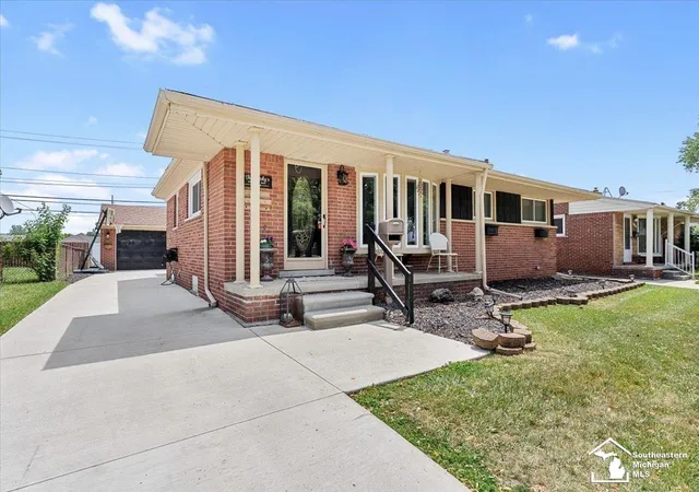 Photo 2 of Single family home for sale at 2351 Medford St, Trenton, MI 48183 | MLS# 57050213648 | Listing updated on 2026-07-16
