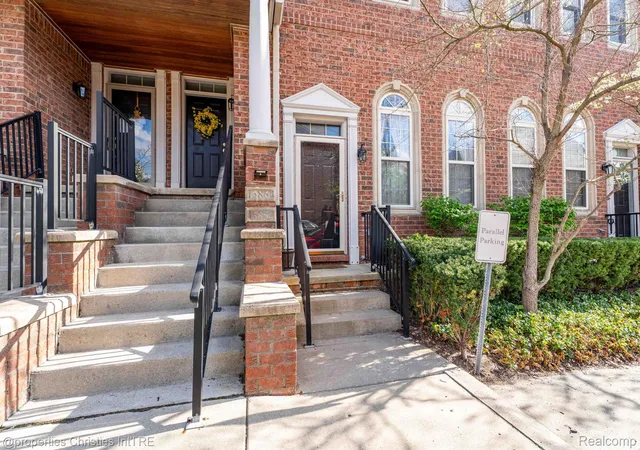 Condo for sale at 16854 Farmington Rd, Livonia, MI 48154 | MLS# 20261050522