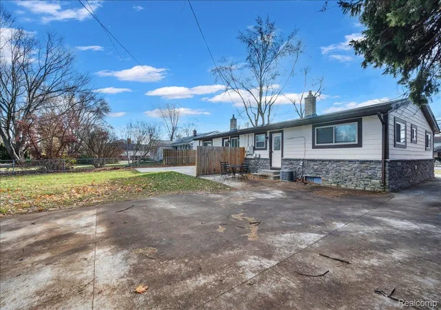 Photo 17 of Single family home for sale at 8365 21 Mile Rd, Shelby Township, MI 48317 | MLS# 20261050545 | Listing updated on 2026-07-15