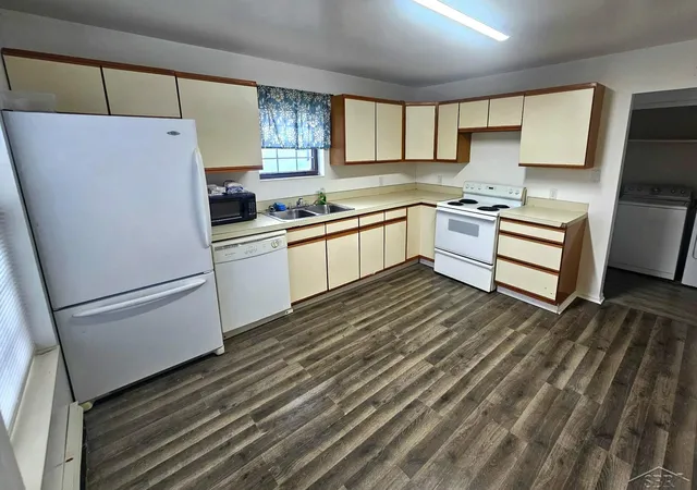 Listing Photo 4 - Condo for sale in building located at 1015 S Webster St, Saginaw, MI 48609