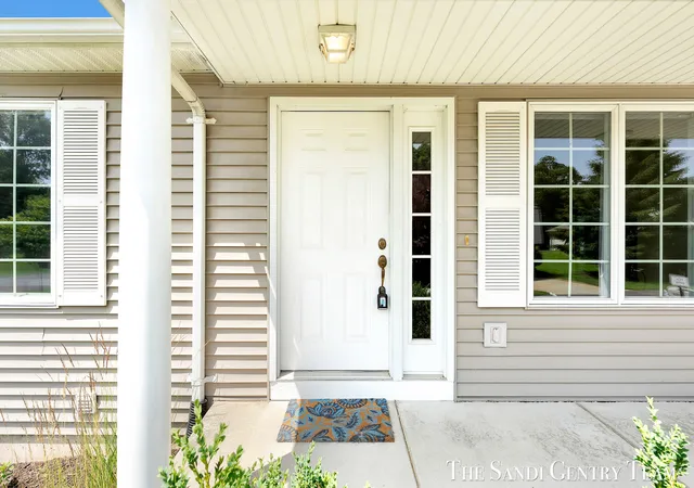 Listing Photo 4 - Condo for sale in building located at 17632 Dustin Dr, Spring Lake, MI 49456