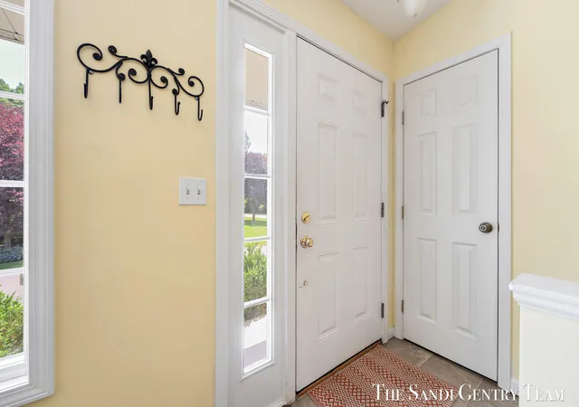Listing Photo 5 - Condo for sale in building located at 17632 Dustin Dr, Spring Lake, MI 49456