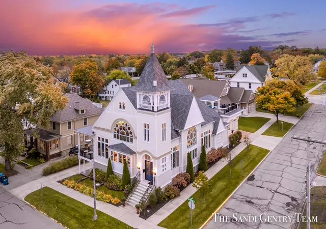 Photo 1 of Single family home for sale at 600 Washington Ave, Grand Haven, MI 49417 | MLS# 71026033547 | Listing updated on 2026-07-02