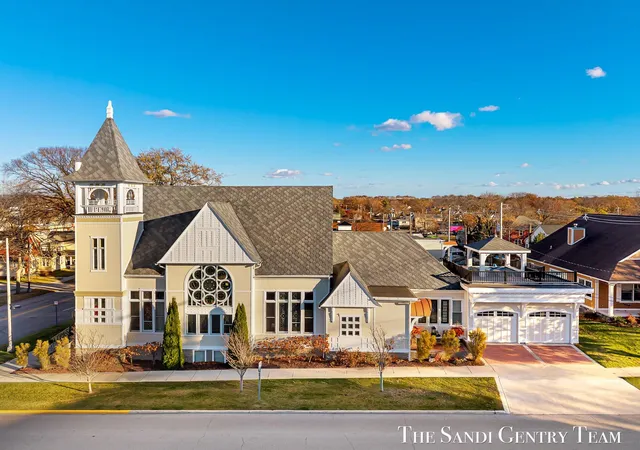 Photo 2 of Single family home for sale at 600 Washington Ave, Grand Haven, MI 49417 | MLS# 71026033547 | Listing updated on 2026-07-02