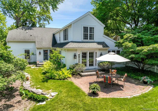3rd image of 209 Chesterfield Ave, Birmingham, MI 48009 | MLS# 20261050571
