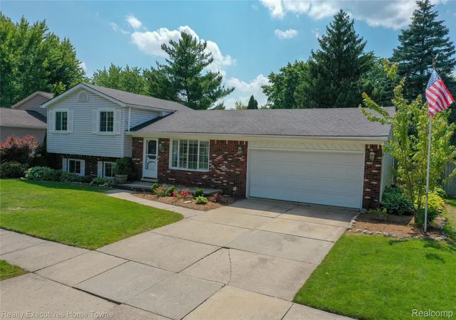 Photo 1 of Sale Pending at 536 Central St, Marysville, MI 48040 | MLS# 20261050572 | Listing updated on 2026-08-19