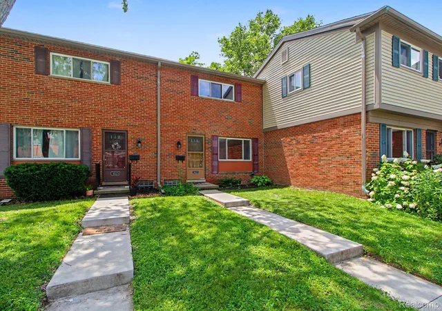 Listing Photo 3 - Condo for sale in building located at 3023 Wolverine Dr, Ann Arbor, MI 48108