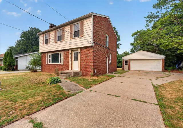 Photo 3 of Single family home for sale at 4311 Curwood Ave SE, Grand Rapids, MI 49508 | MLS# 65026033572 | Listing updated on 2026-09-18
