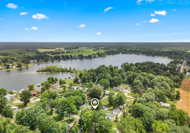 Photo 3 of Single family home for sale at 6915 Rowley Dr, Osseo, MI 49266 | MLS# 53026033607 | Listing updated on 2026-09-19