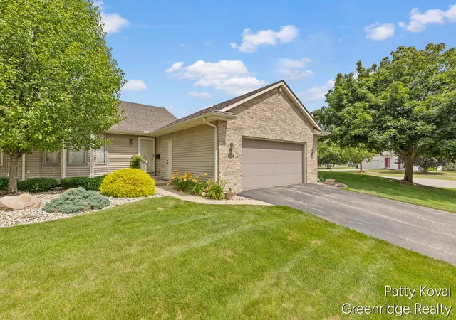 Listing Photo 2 - Condo for sale in building located at 447 Falcon Dr, Wayland, MI 49348
