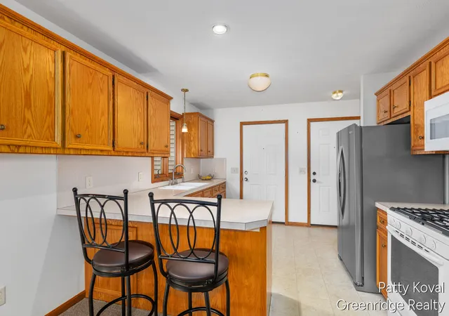 Listing Photo 5 - Condo for sale in building located at 447 Falcon Dr, Wayland, MI 49348