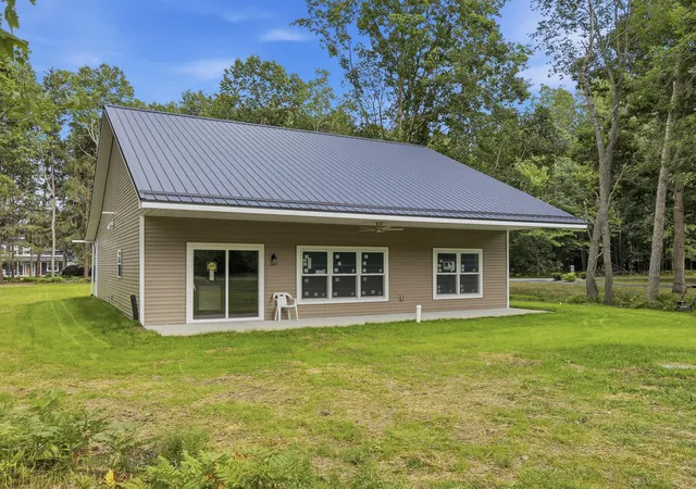 4th image of 6805 Mayfair Dr, Stanwood, MI 49346 | MLS# 72026033610