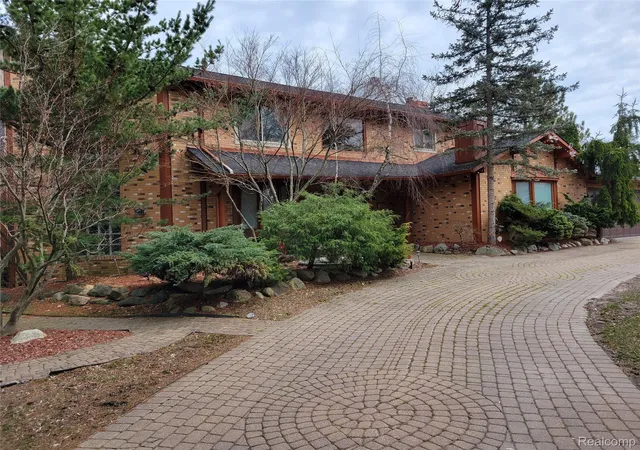 Photo 1 of Sale Pending at 5549 Perrytown Dr, West Bloomfield, MI 48322 | MLS# 20261050632 | Listing updated on 2026-07-05
