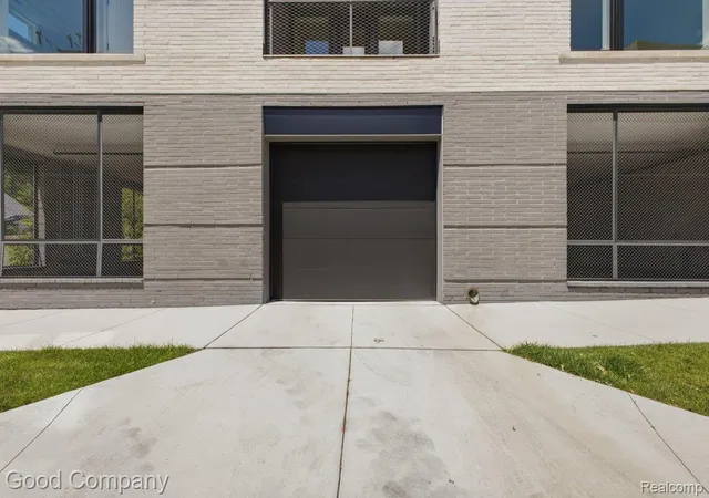 Photo 3 of Condo for sale at 110 Austin Ave #204, Royal Oak, MI 48067 | MLS# 20261050638 | Listing updated on 2026-10-07