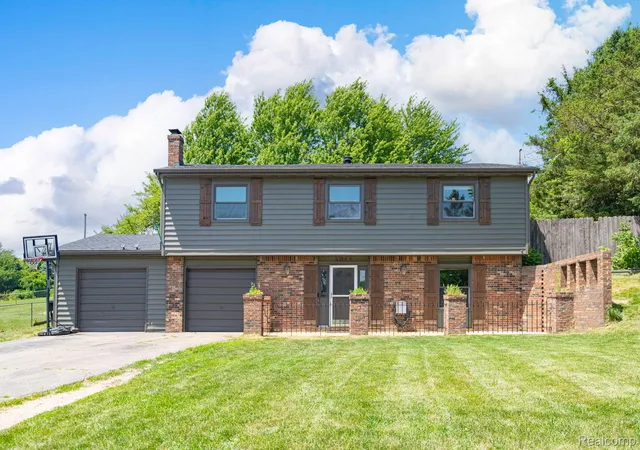 Photo 1 of Single family home for sale at 4069 Loch Dr, Highland, MI 48357 | MLS# 20261050646 | Listing updated on 2026-08-20