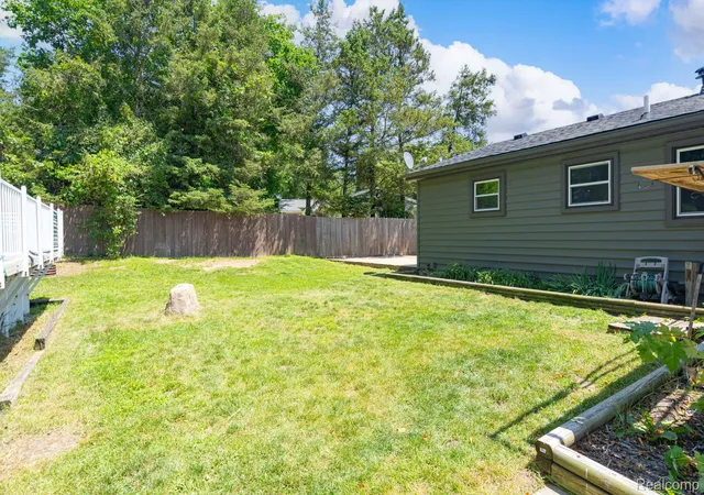 Photo 38 of Single family home for sale at 4069 Loch Dr, Highland, MI 48357 | MLS# 20261050646 | Listing updated on 2026-08-20