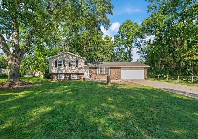 Photo 3 of Single family home for sale at 1523 Balmoral Ln, Niles, MI 49120 | MLS# 69026033624 | Listing updated on 2026-10-05