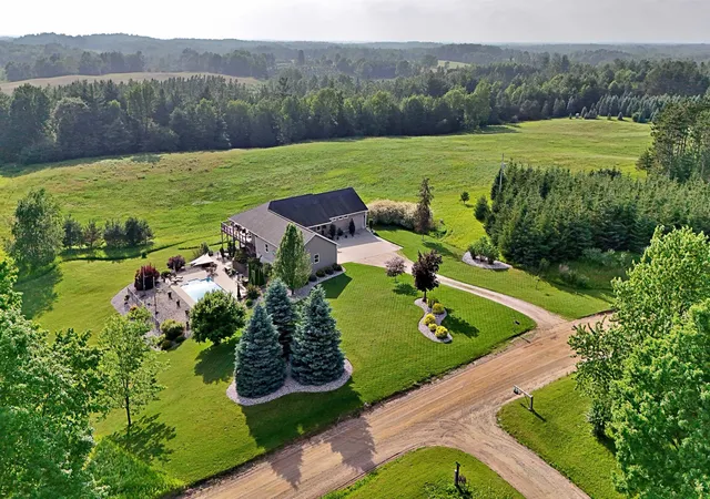 3rd image of 18281 Tustin Rd, Burdell Township Osceola, MI 49688 | MLS# 78080070613