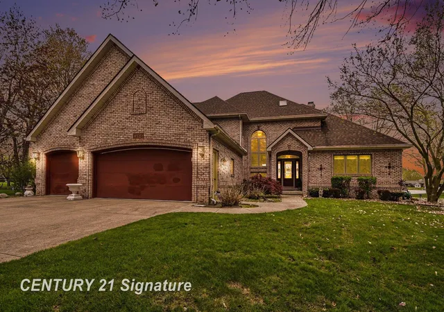 Photo 1 of Single family home for sale at 1944 E Lake Cir Dr, Saginaw, MI 48609 | MLS# 61050213697 | Listing updated on 2026-08-31