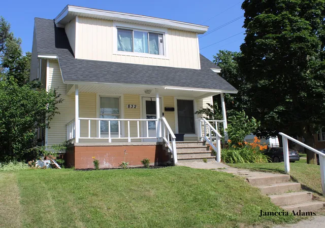 1st image of 832 College Ave Ne, Grand Rapids, MI 49503 | MLS# 65026033627