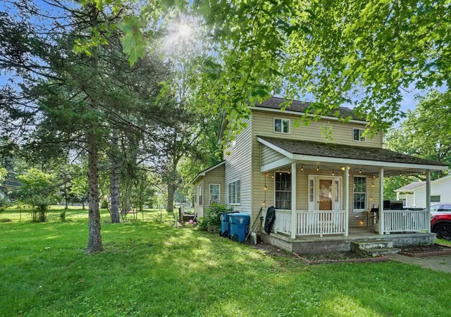 Photo 2 of Single family home for sale at 21 Sheridan St, Coldwater, MI 49036 | MLS# 62026033636 | Listing updated on 2026-07-22