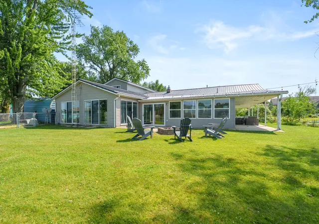 3rd image of 48930 68Th St, Hartford, MI 49057 | MLS# 66026033650