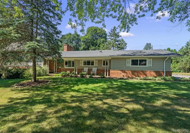 Photo 1 of Single family home for sale at 917 S Reading Rd, Bloomfield Hills, MI 48304 | MLS# 20261050693 | Listing updated on 2026-09-12