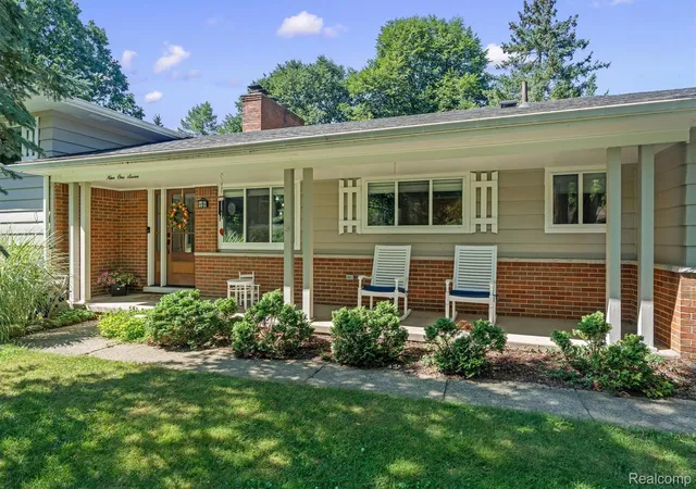 Photo 2 of Single family home for sale at 917 S Reading Rd, Bloomfield Hills, MI 48304 | MLS# 20261050693 | Listing updated on 2026-09-12