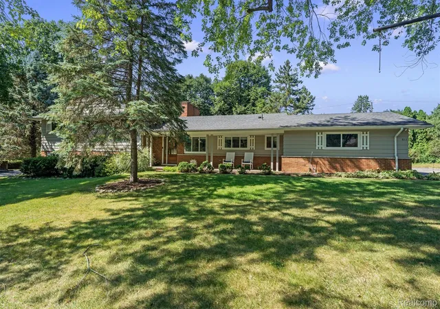 Photo 3 of Single family home for sale at 917 S Reading Rd, Bloomfield Hills, MI 48304 | MLS# 20261050693 | Listing updated on 2026-09-12