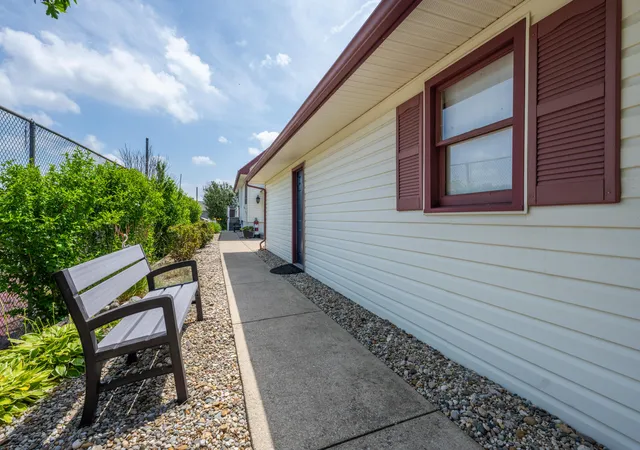 Photo 3 of Single family home for sale at 5791 Beech St, Coloma, MI 49038 | MLS# 69026033655 | Listing updated on 2026-08-28