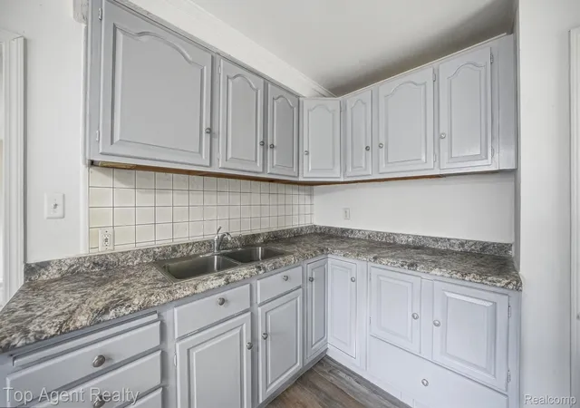 Photo 3 of Single family home for sale at 28553 Pinehurst St, Roseville, MI 48066 | MLS# 20261050697 | Listing updated on 2026-09-06