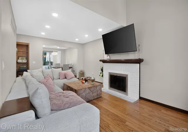 Listing Photo 4 - Condo for sale in building located at 718 S Military St, Dearborn, MI 48124