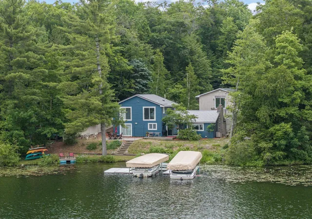 Photo 2 of Single family home for sale at 2847 Crescent Shrs Dr, Traverse City, MI 49685 | MLS# 78080070621 | Listing updated on 2026-08-29