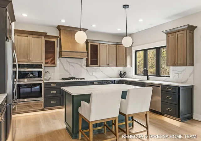 Photo 3 of Single family home for sale at 400 Sabine Dr, Muskegon, MI 49442 | MLS# 71026033665 | Listing updated on 2026-09-12