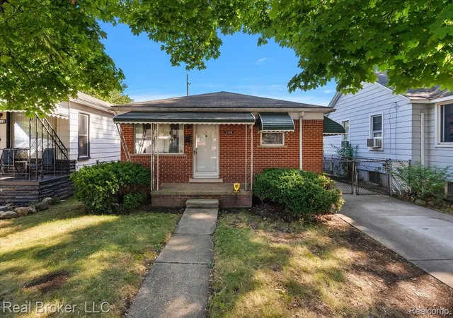 2nd image of 2106 Reo Ave, Lincoln Park, MI 48146 | MLS# 20261050708