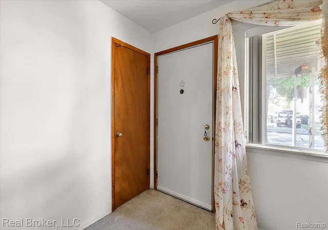 3rd image of 2106 Reo Ave, Lincoln Park, MI 48146 | MLS# 20261050708