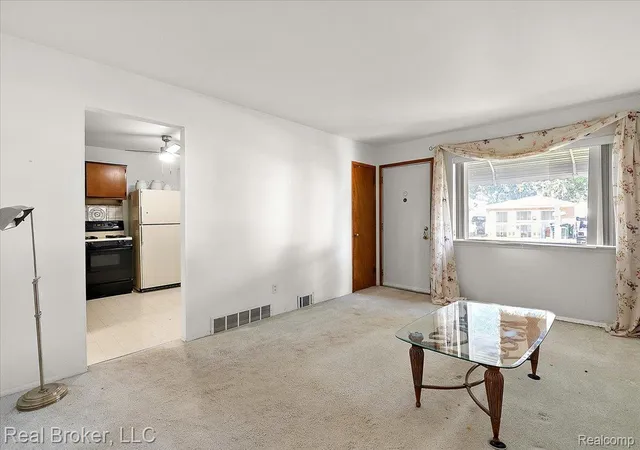 4th image of 2106 Reo Ave, Lincoln Park, MI 48146 | MLS# 20261050708
