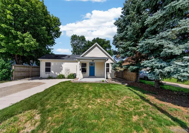 Photo 1 of Sale Pending at 26725 Palmer Blvd, Madison Heights City Oakland, MI 48071 | MLS# 20261050709 | Listing updated on 2026-07-20