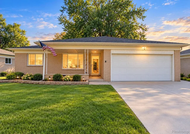 Photo 1 of Single family home for sale at 1635 Castleton Dr, Troy, MI 48083 | MLS# 20261050717 | Listing updated on 2026-10-31