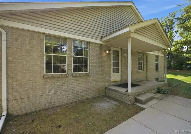 Listing Photo 1 - Condo for sale in building located at 47078 Auburn Ct, Shelby Township, MI 48317