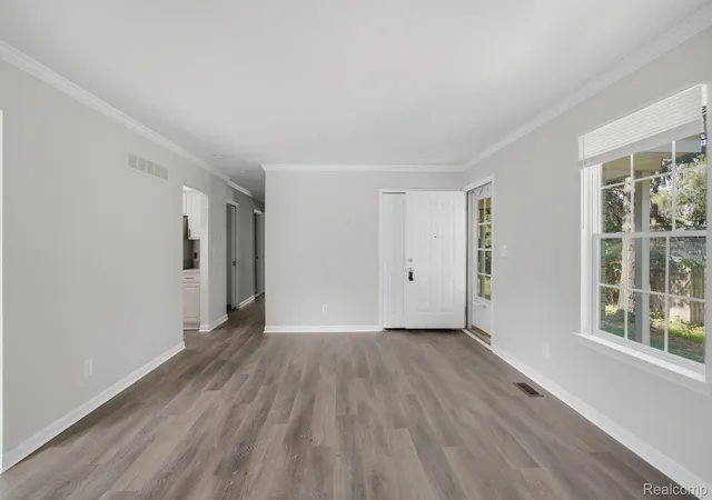 Listing Photo 4 - Condo for sale in building located at 47078 Auburn Ct, Shelby Township, MI 48317